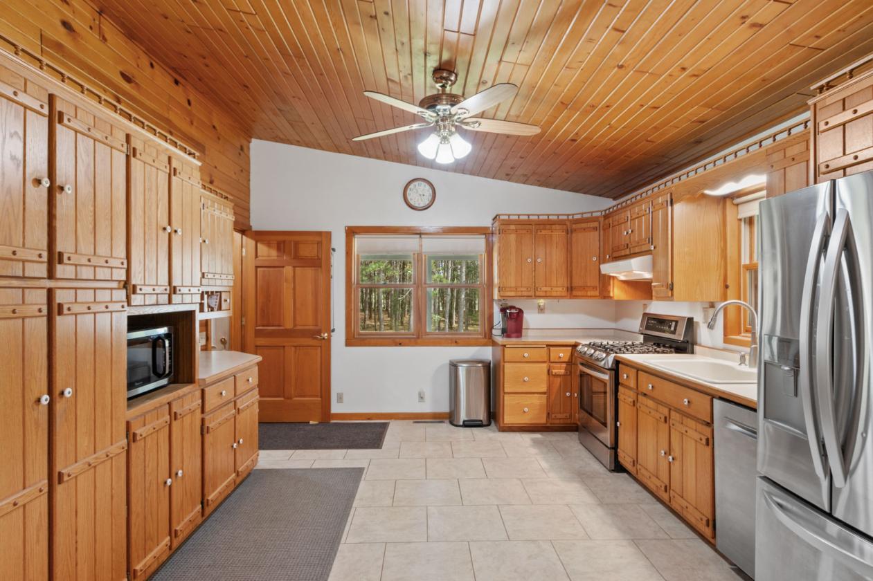 Classic log home on 23 gorgeous wooded acres! - photo 4