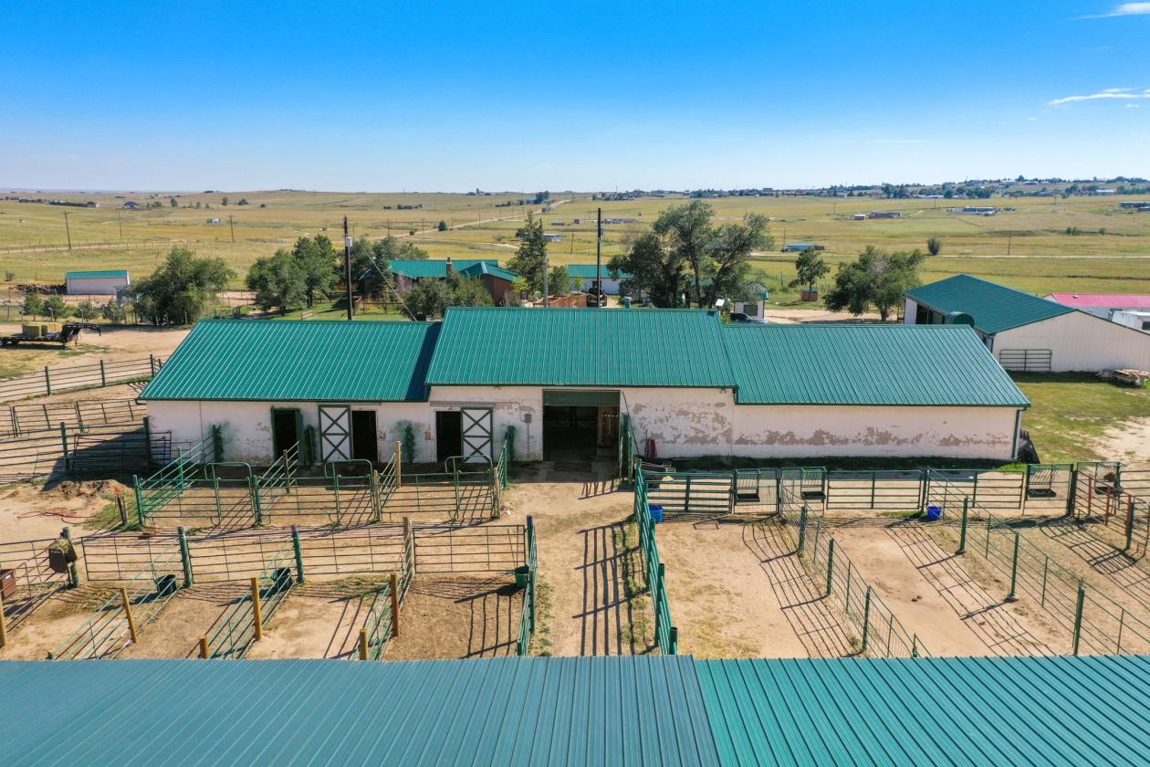 Boarding Facility - 40 stalls - 80 AC - 2 Homes - photo 4