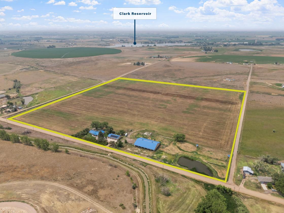 Stunning luxury 40 acre ranch w/water, barn + more - photo 5