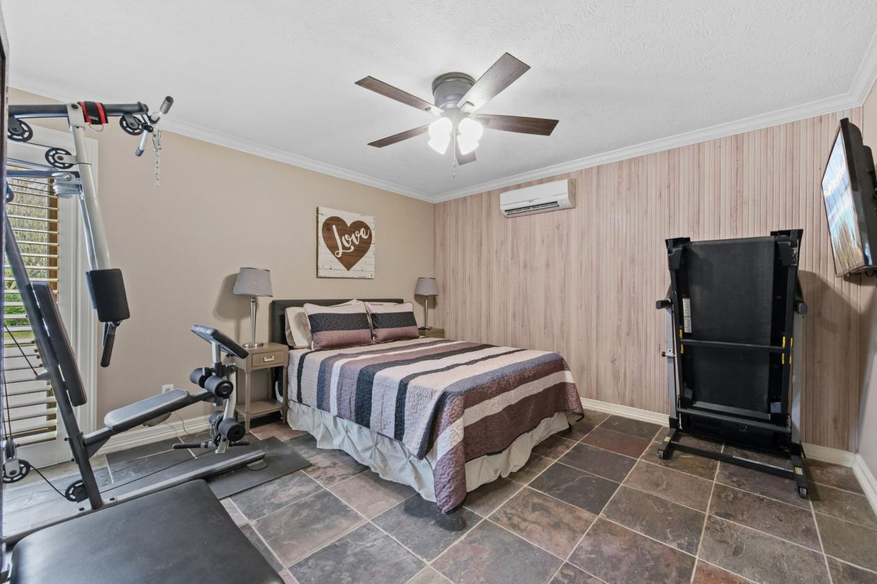 Extraordinary Luxury Equestrian Retreat on 7.1 AC - photo 25