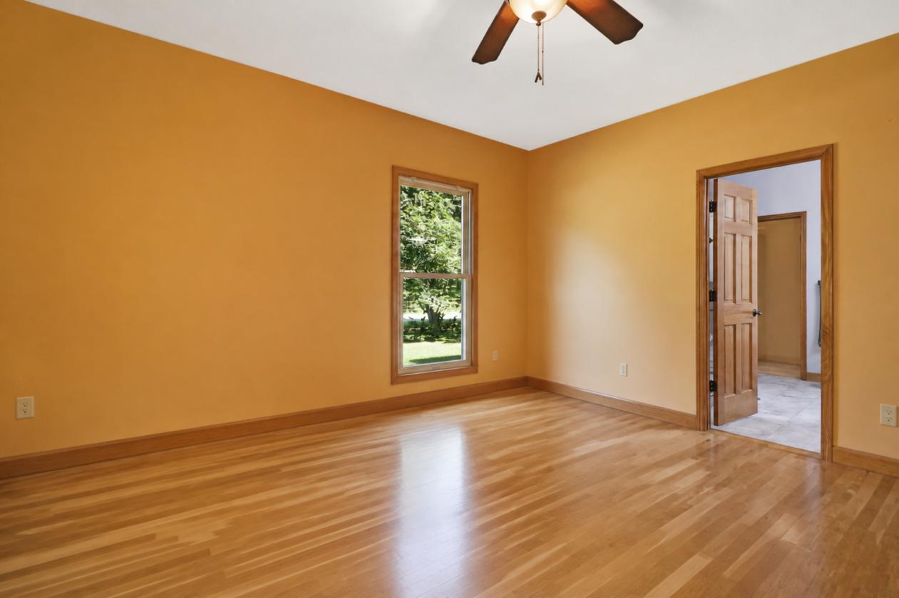 Spacious Cabin in BSF Equestrian community - photo 20