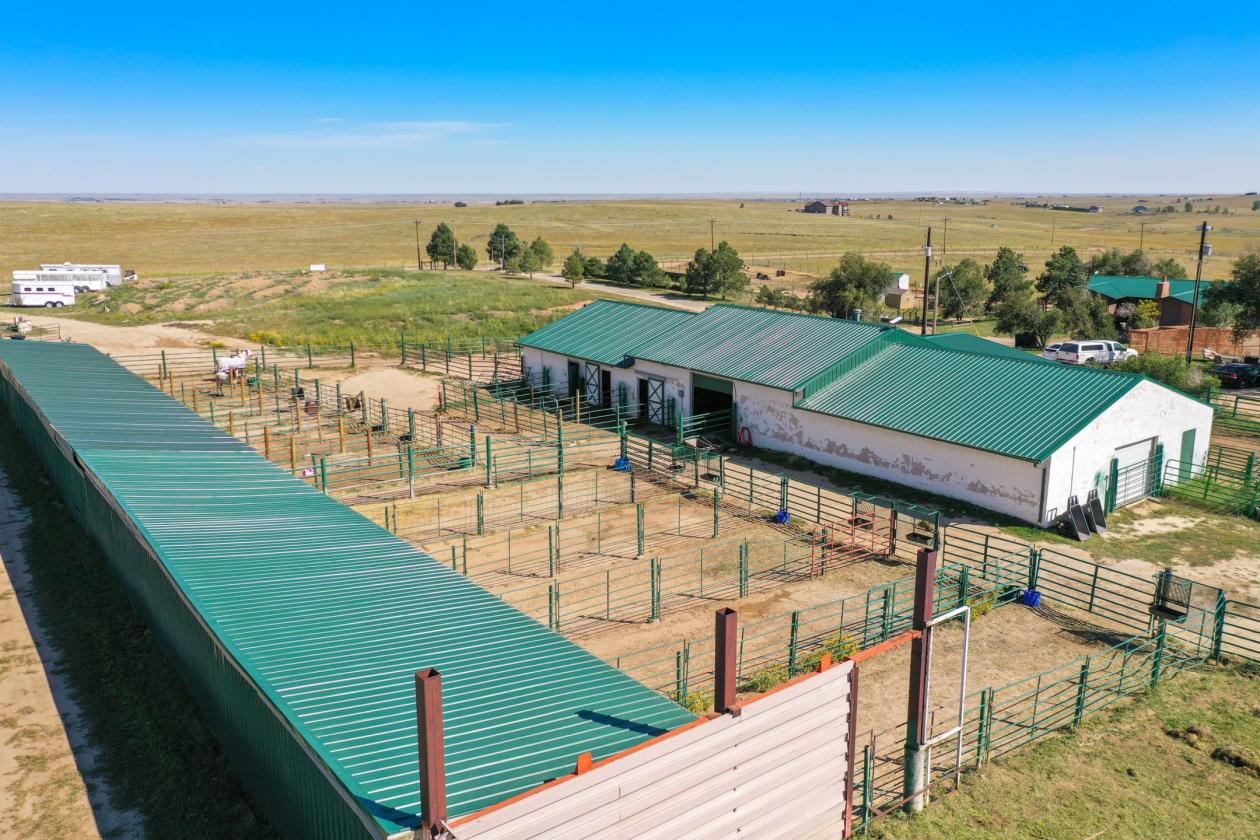 Boarding Facility - 40 stalls - 80 AC - 2 Homes - photo 3