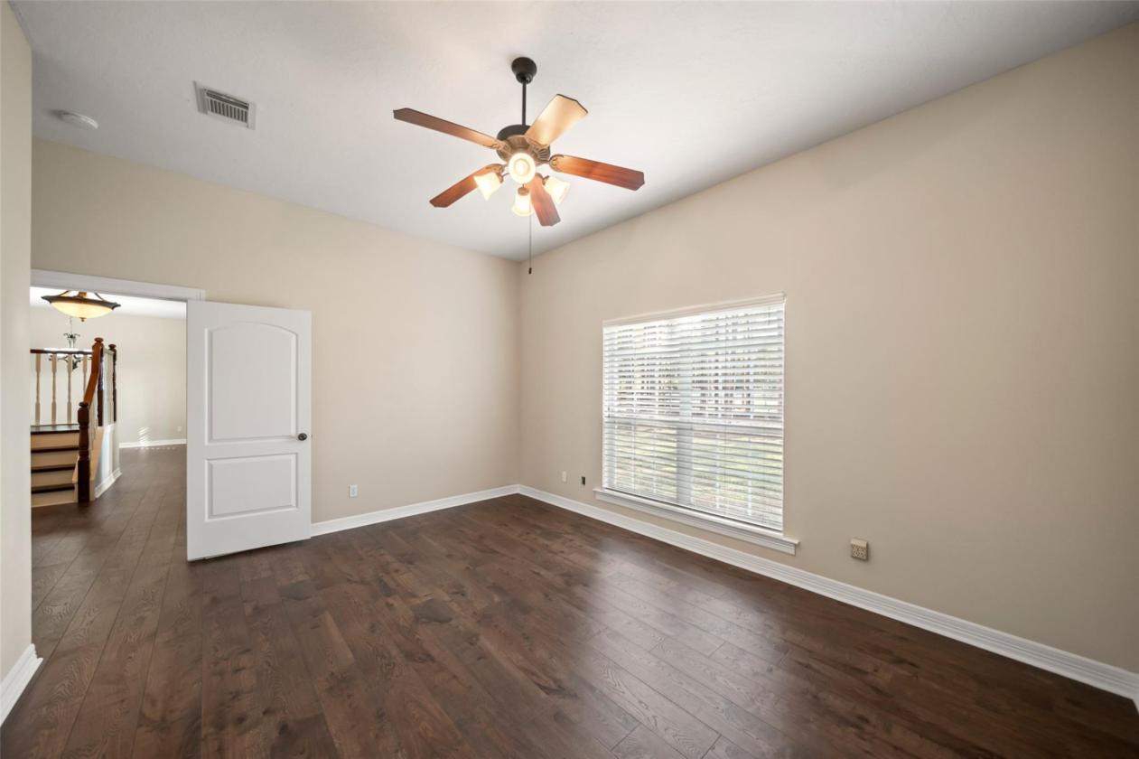 Beautiful country estate on over 4.75 acres - photo 17