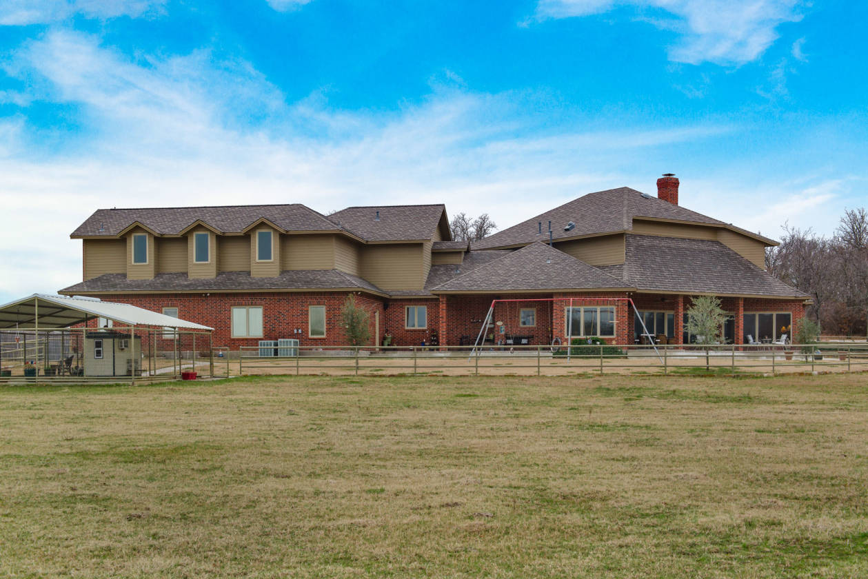 Luxurious Ranch Style Home with vast outdoor landscape for horse