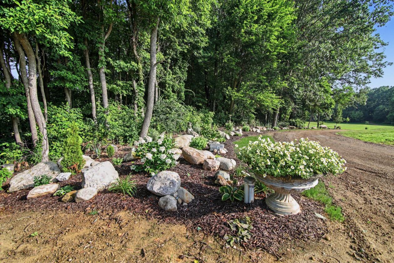 Gorgeous home with equestrian amenities - photo 9