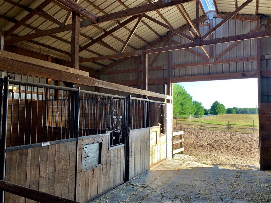 10 Acre Horse Property with 4 stall barn and round... North Judson