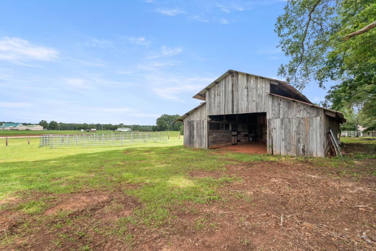 14 Acre Horse Farm! 1 Level Home - photo 21