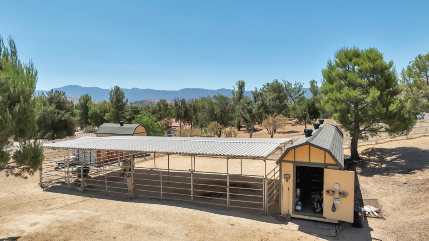 Agua Dulce Horse Property w/ Barn, Arena & Garage - photo 5