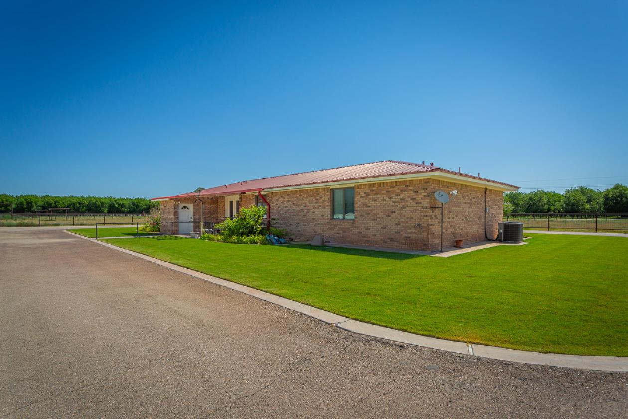 Equine enthusiasts dream property! - photo 7