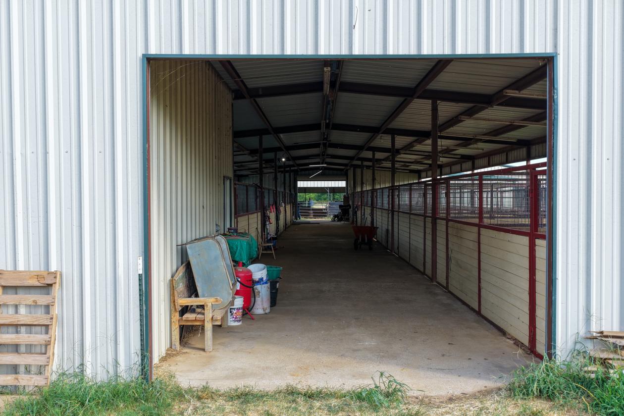 Income producing aquatread and covered arena - photo 15