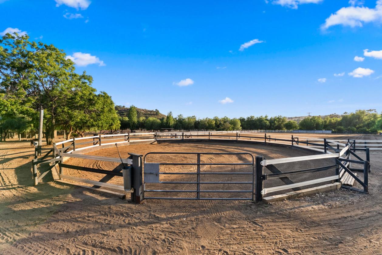 Beautiful 8.02-acre equestrian property - photo 27