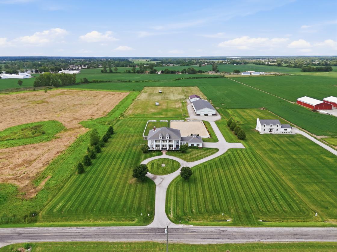ONE-OF-A-KIND 10 ACRE EQUESTRIAN ESTATE - photo 9