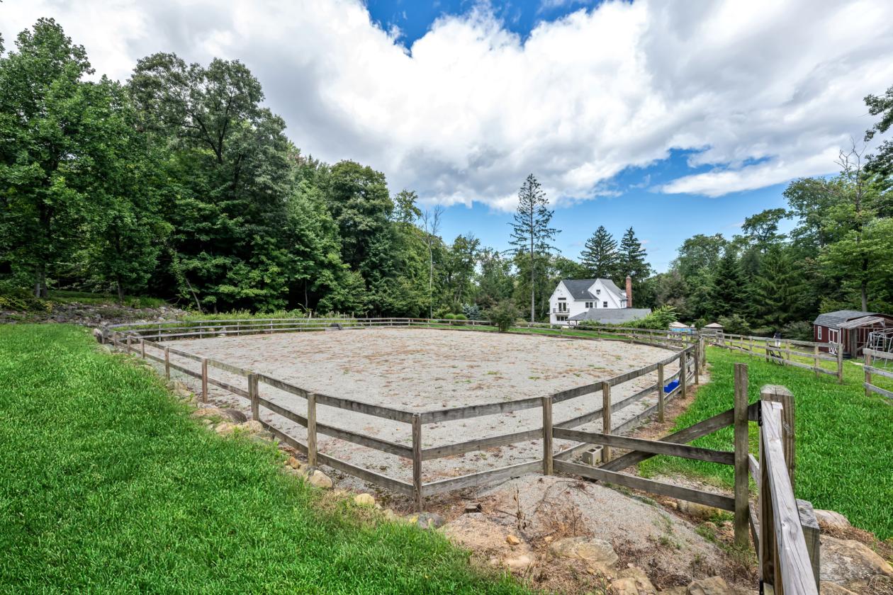 Horse Property on 6.5 acres with 3 stalls - photo 5
