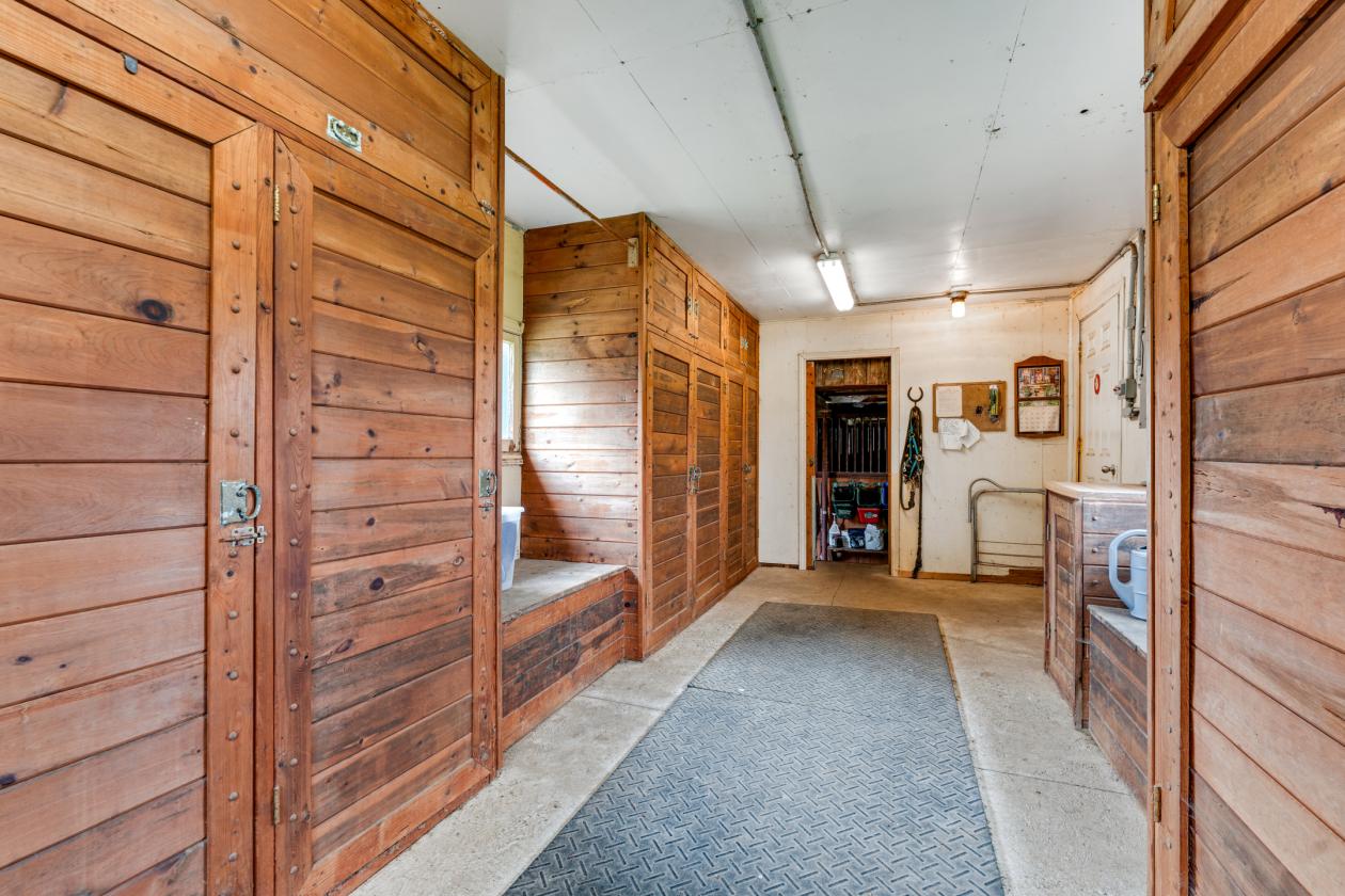 LUXURIOUS 195 ACRE EQUESTRIAN ESTATE - photo 5