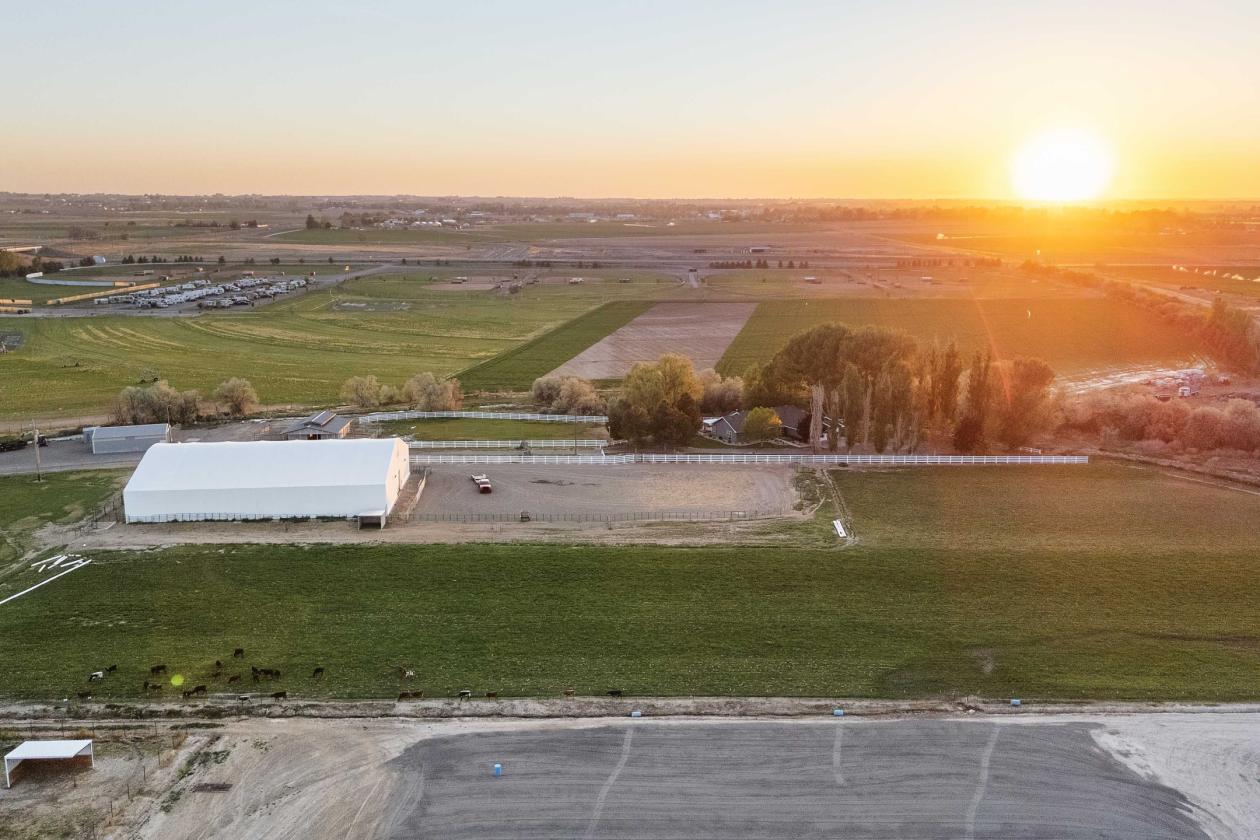 Equestrian Paradise featuring indoor riding arena - photo 1