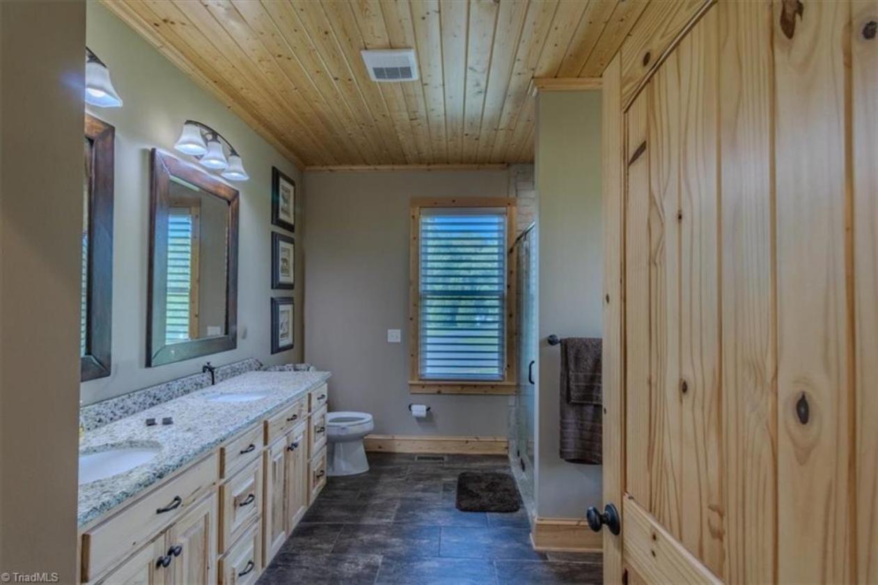 Luxury equestrian farm with custom home - photo 11
