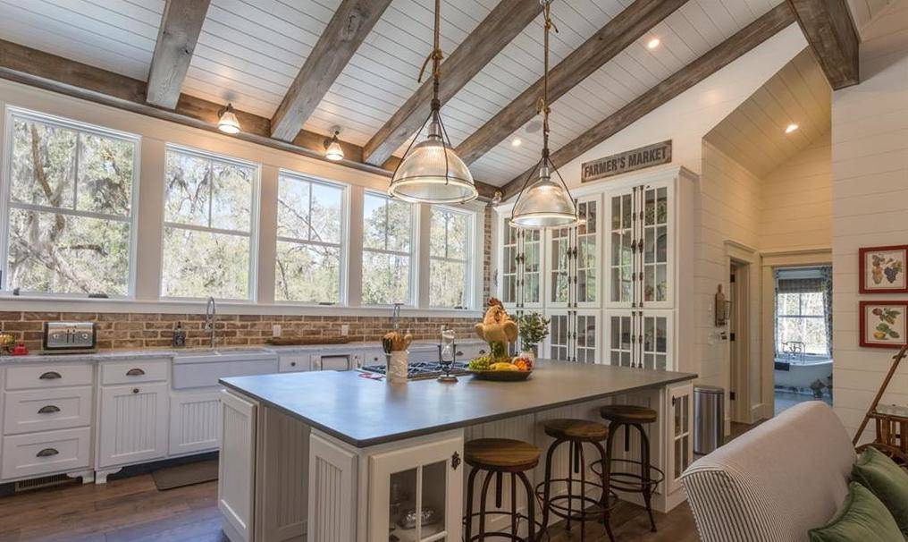Sophisticated Barndominium in coastal premier sporting