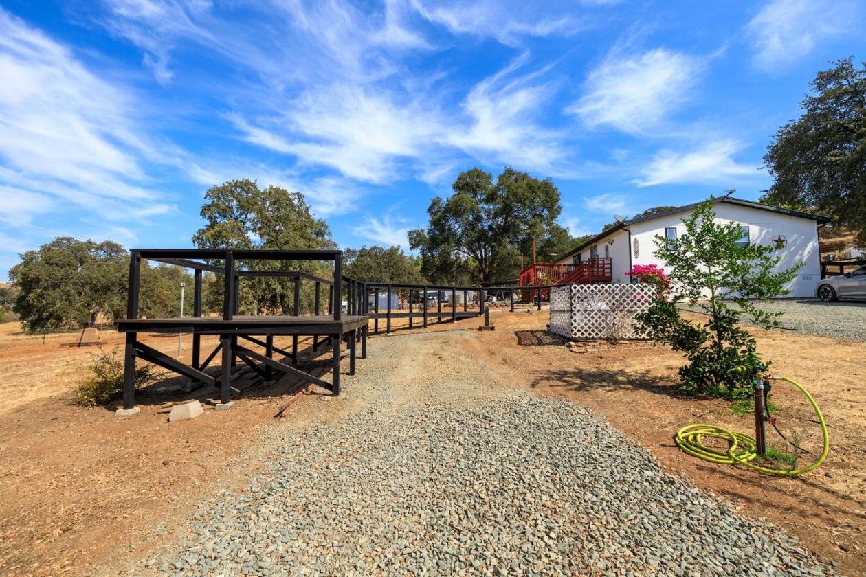 SPECTACTULAR LAKE FRONT HORSE PROPERTY RANCHETTE!! - photo 23
