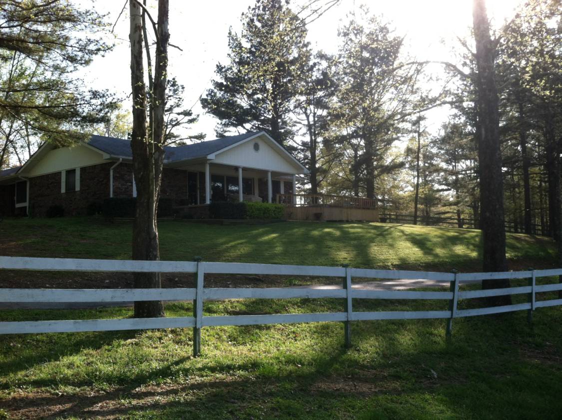 Executive gentlemans horse farm near Lake and Hot Springs Track Mount