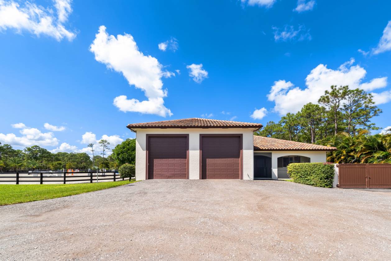 Custom Built Luxury Equestrian Estate with Stables - photo 25