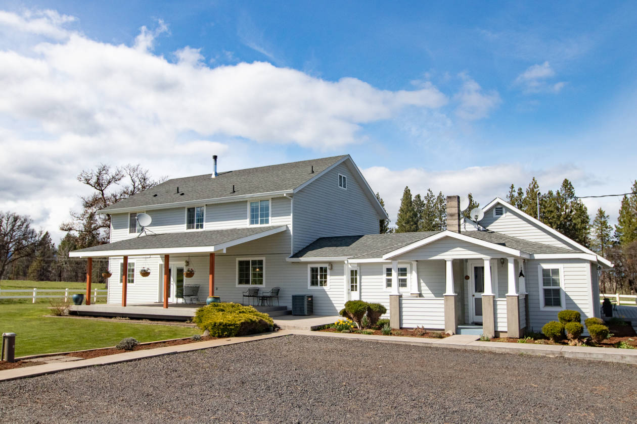 Big Beautiful Farm House on 10 acres in Big Sky... Tygh Valley, Wasco