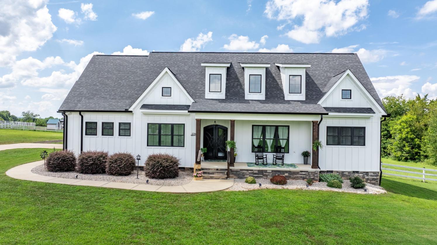 Modern Farmhouse on 18.9 acres with new venue - photo 7