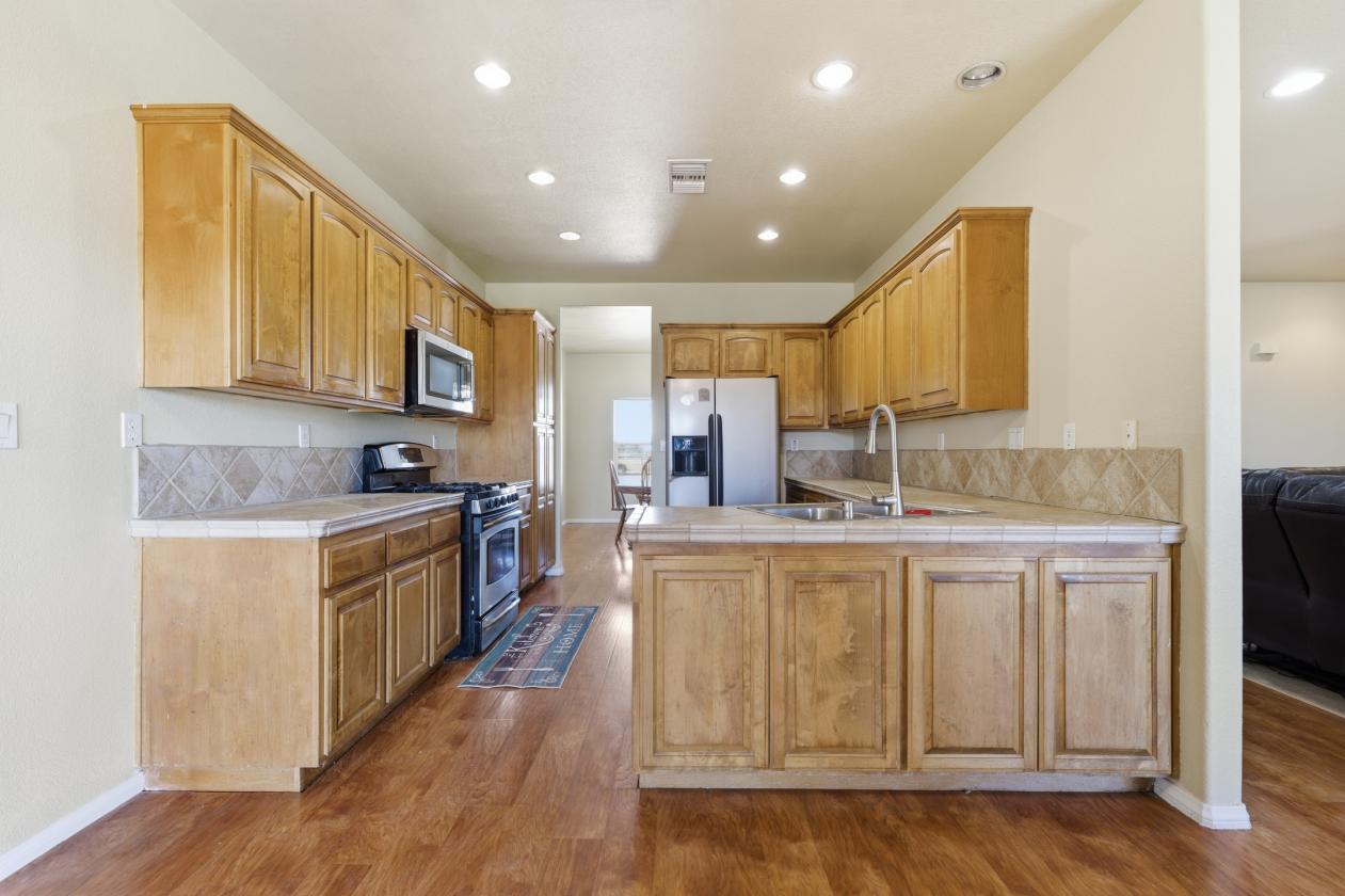 Turn key Ranch in west Lancaster - photo 7