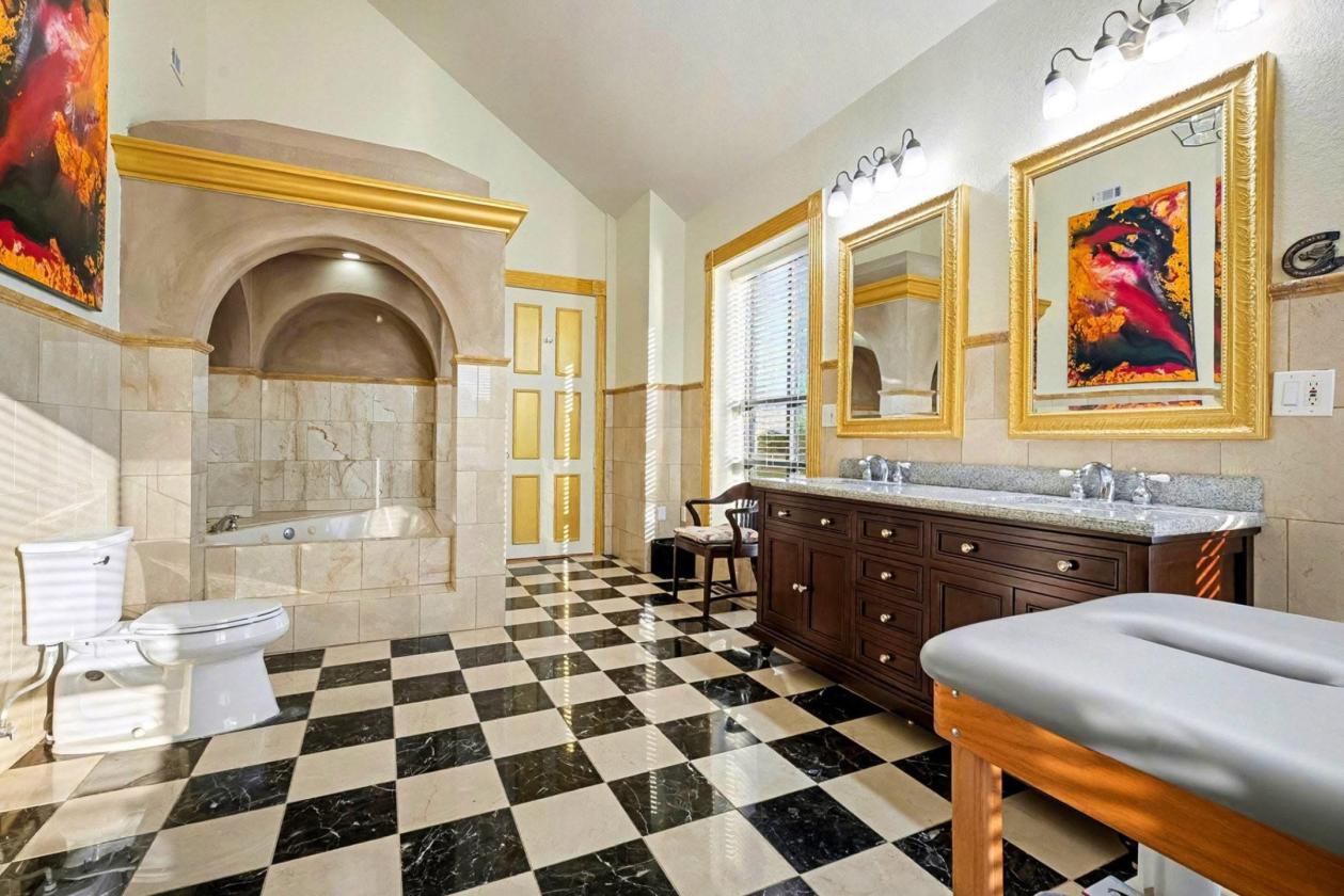 30 Acre Luxury Equestrian Estate | 8,100 SF Home - photo 24
