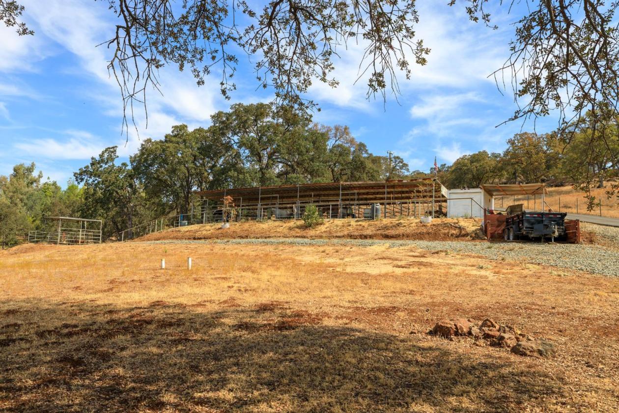 SPECTACTULAR LAKE FRONT HORSE PROPERTY RANCHETTE!! - photo 10