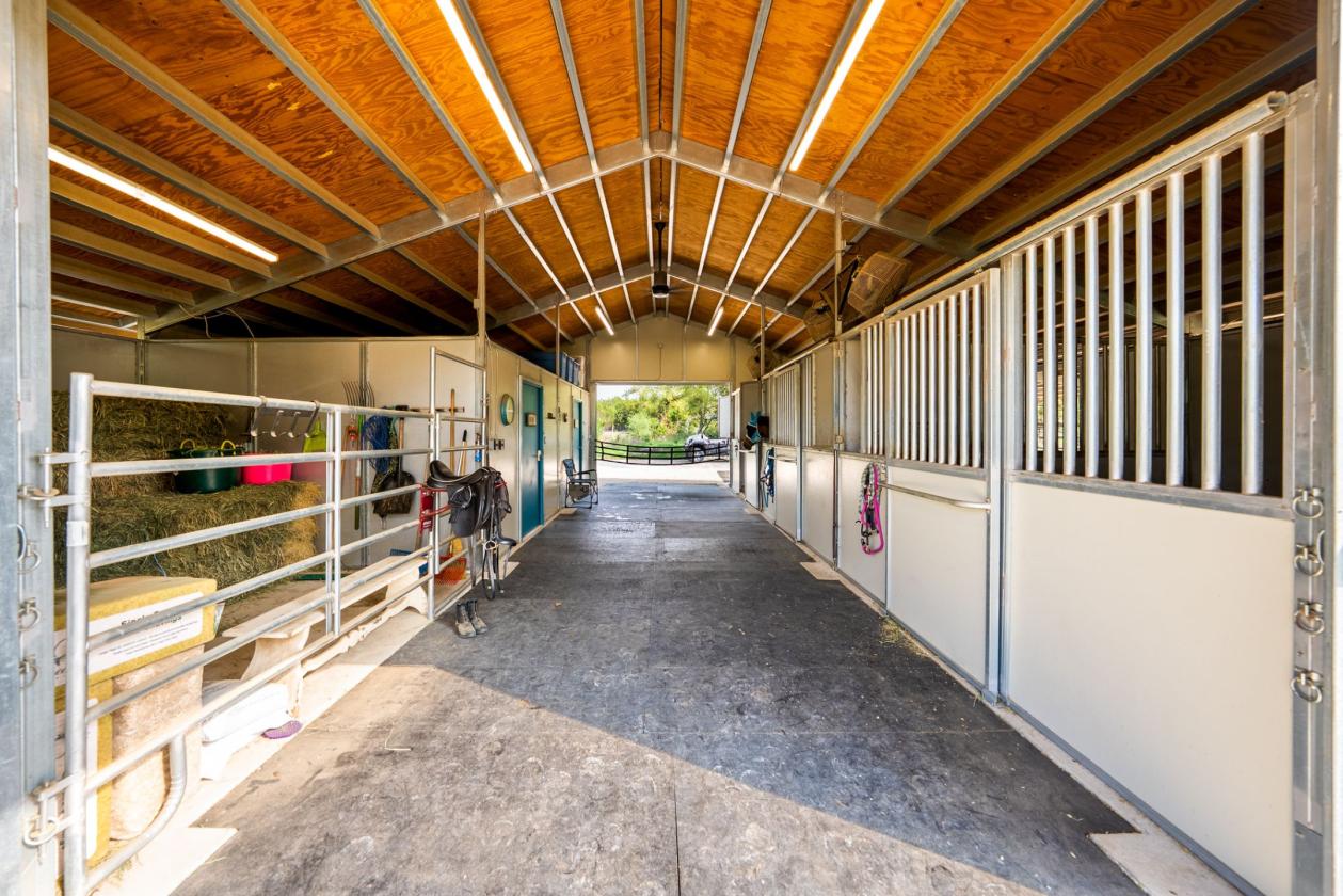 Texas hill country equestrian estate - photo 14