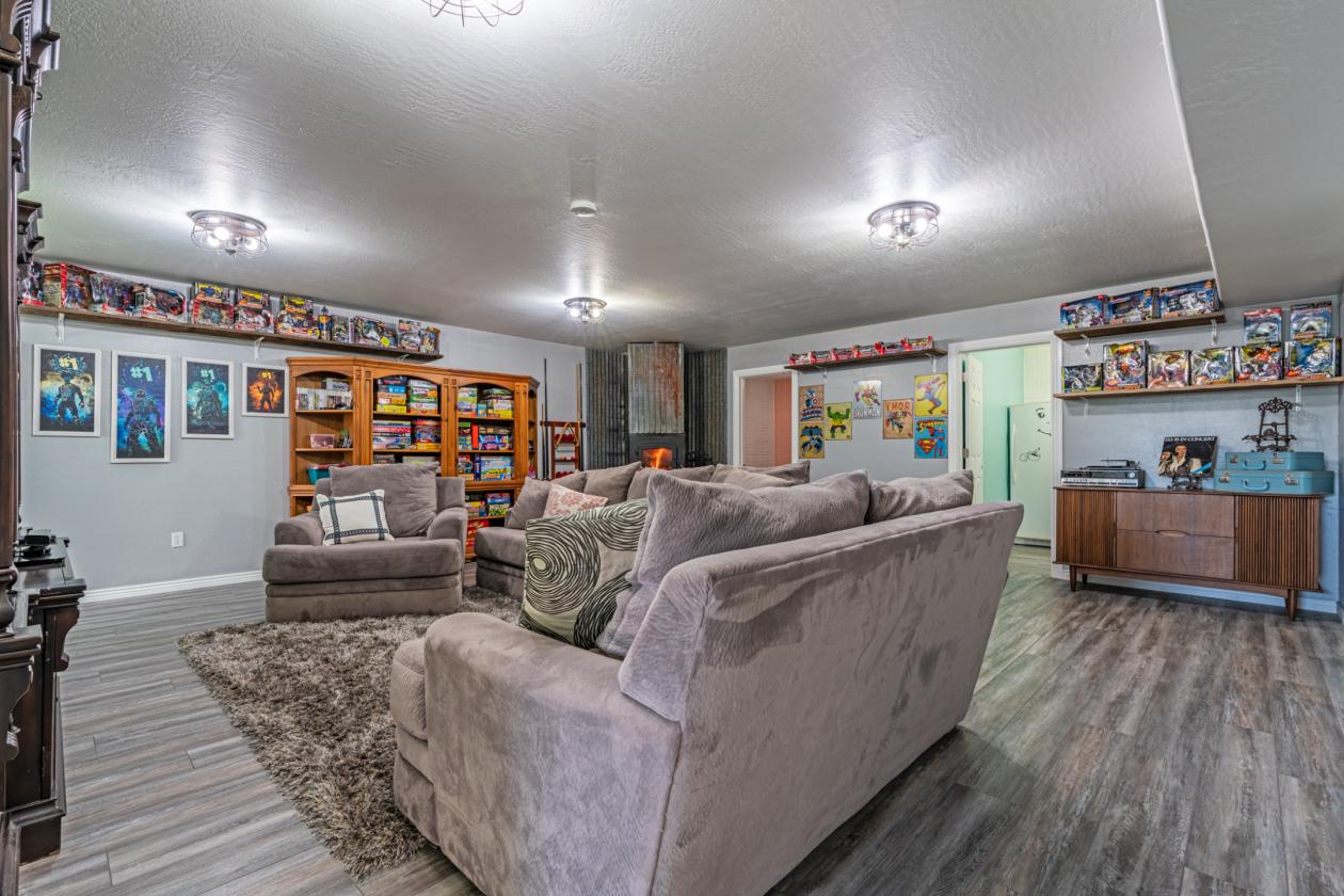 Great Self-Sustained Property with Large home - photo 24