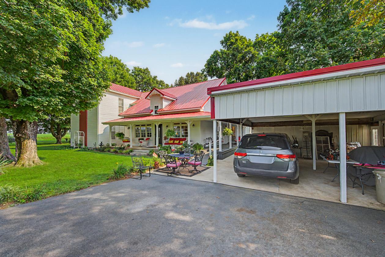 GORGEOUS PROPERTY WITH 12.72 ACRES - photo 7