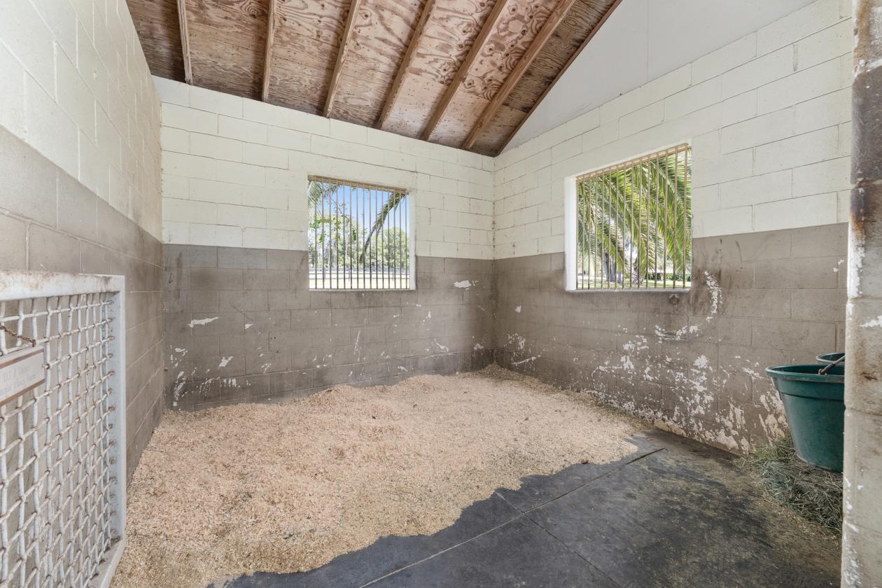 Elegant Horse Property with Arena, Pool, and Guest - photo 19