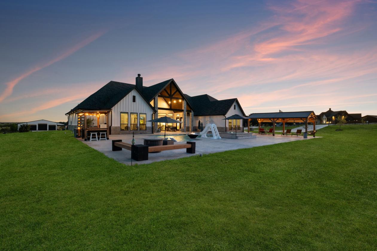 Horses Welcomed | Modern Luxury Farmhouse | 4 Acre - photo 26