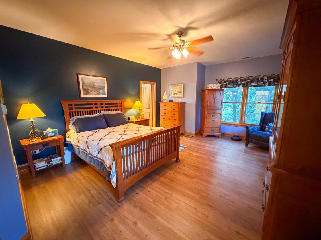 Beautiful Horse property nestled on 20 acres - photo 12