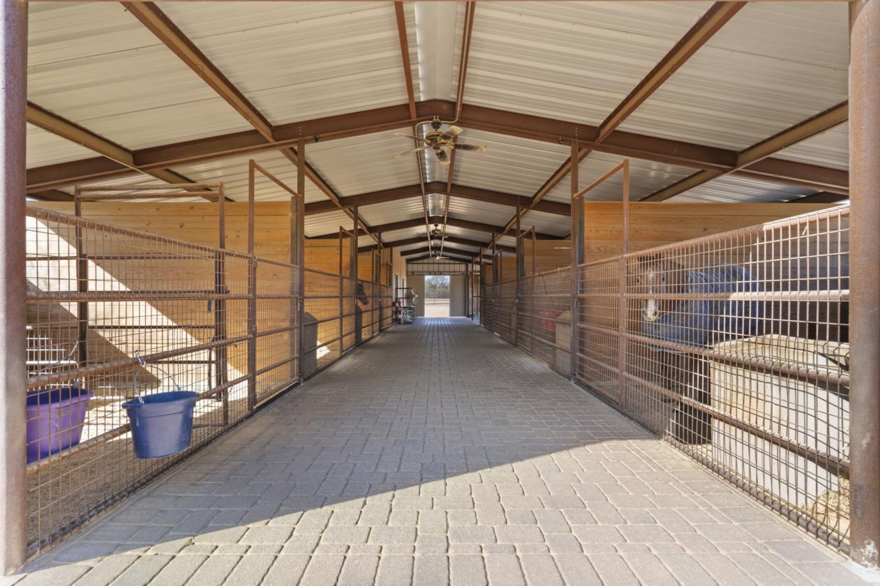HORSE ENTHUSIAST'S RANCH - ULTIMATE WINTER RETREAT - photo 9
