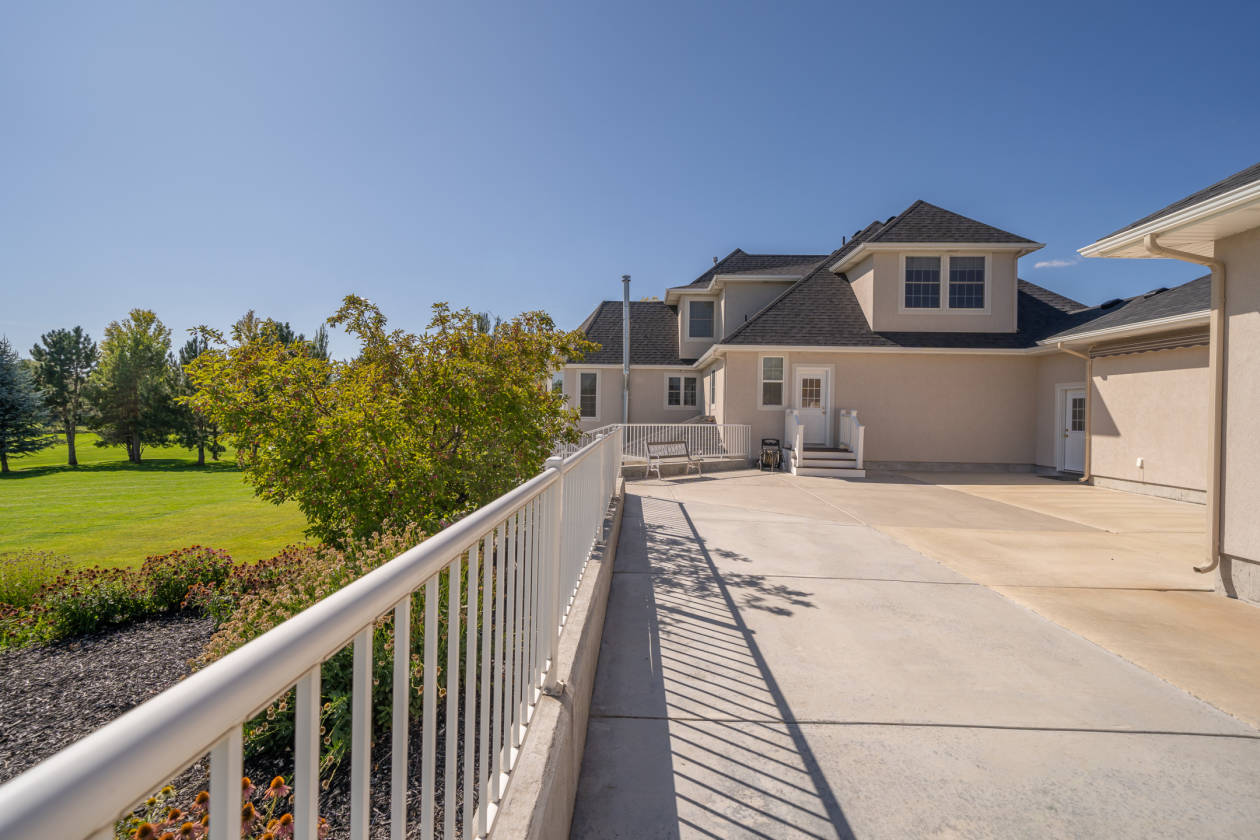LUXURY Home on 23 ACRES on a SMALL TOWN GOLF... Aberdeen, Bingham