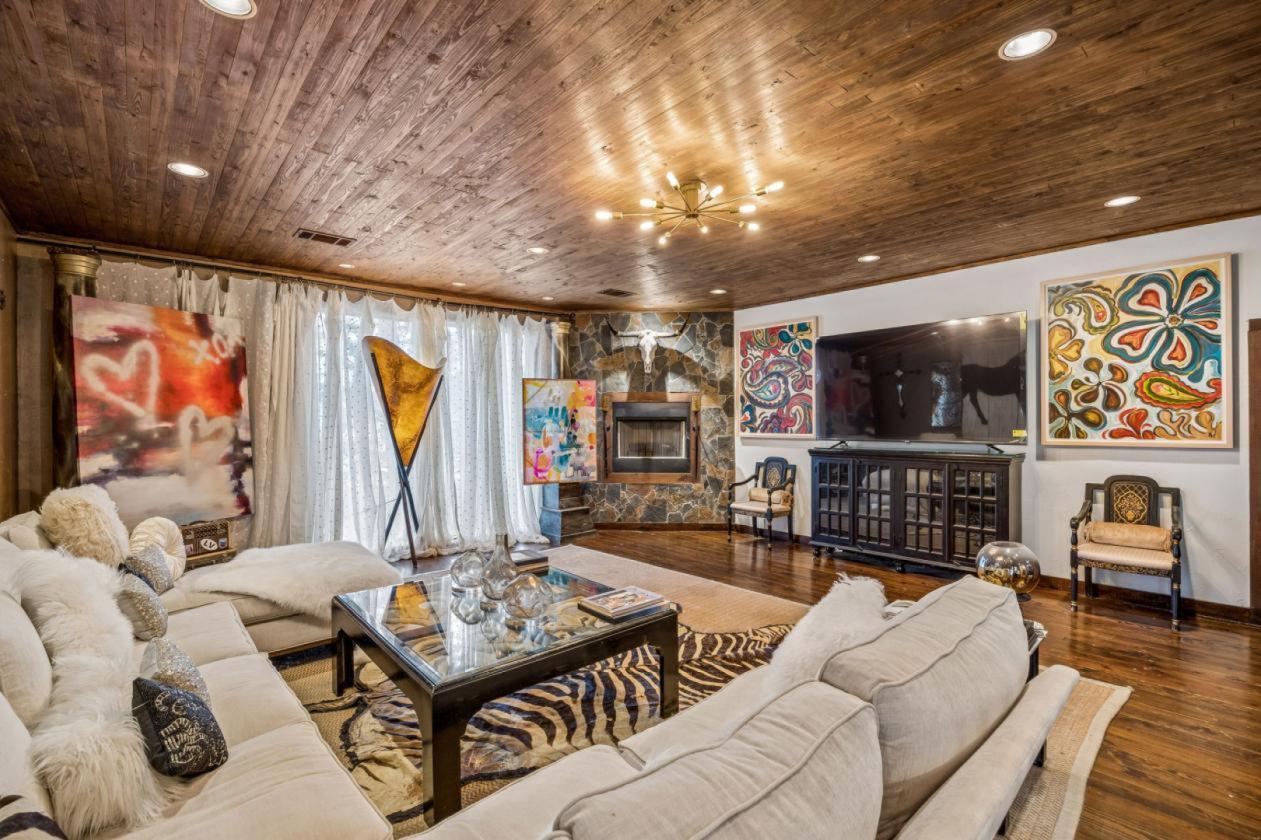 In-Town Luxury Resort Inspired Equestrian Retreat - photo 16