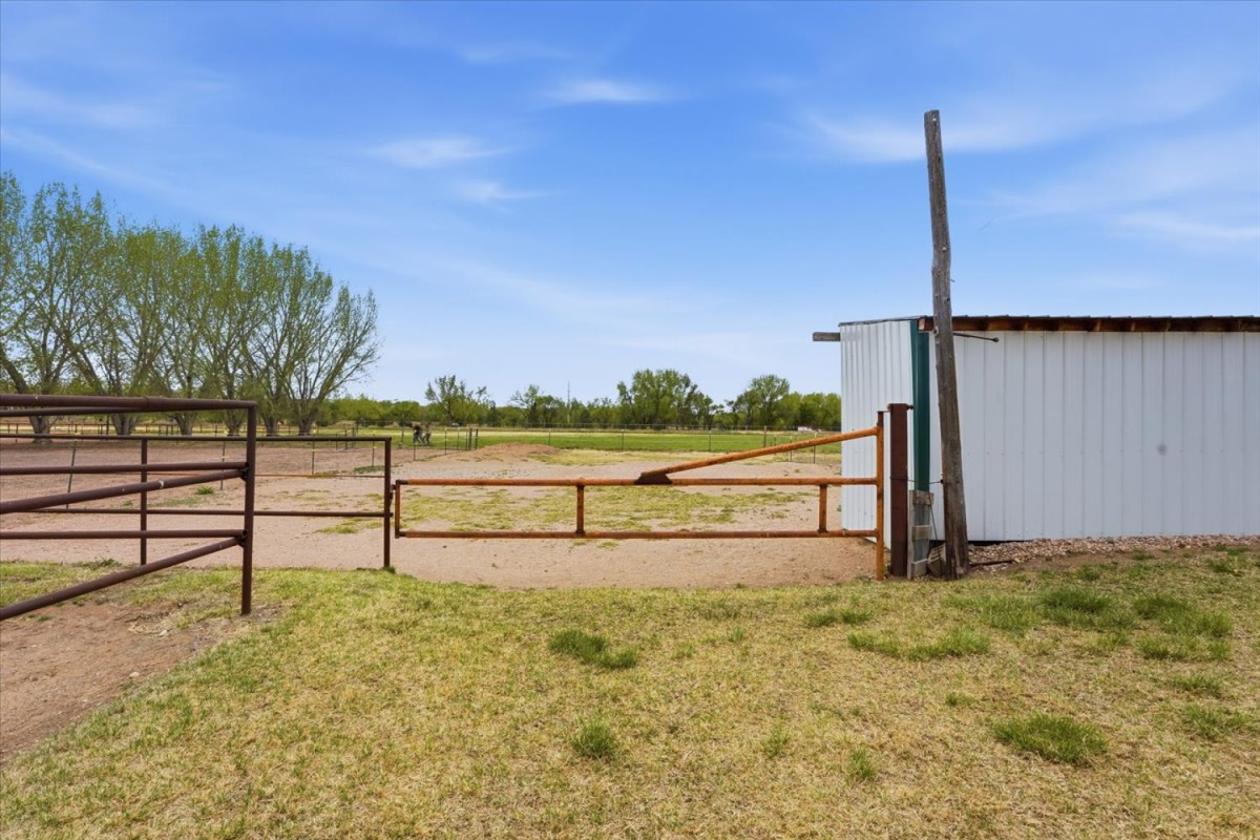 21.6 acres, 2 Homes, Water Rights, Horse Amenities - photo 18