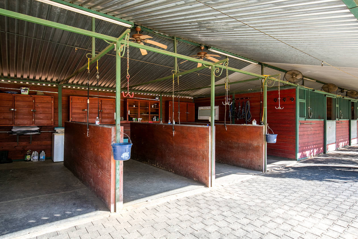 LOS ANGELES Own a 5Acre, 60Stall Horse Farm in... Los Angeles