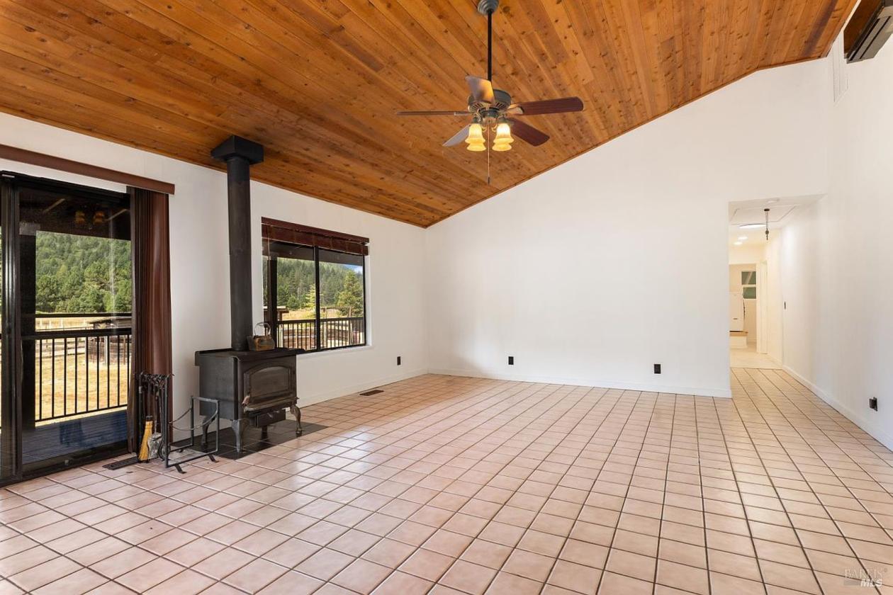 Turnkey Horse Property on ~5 Acres - photo 3