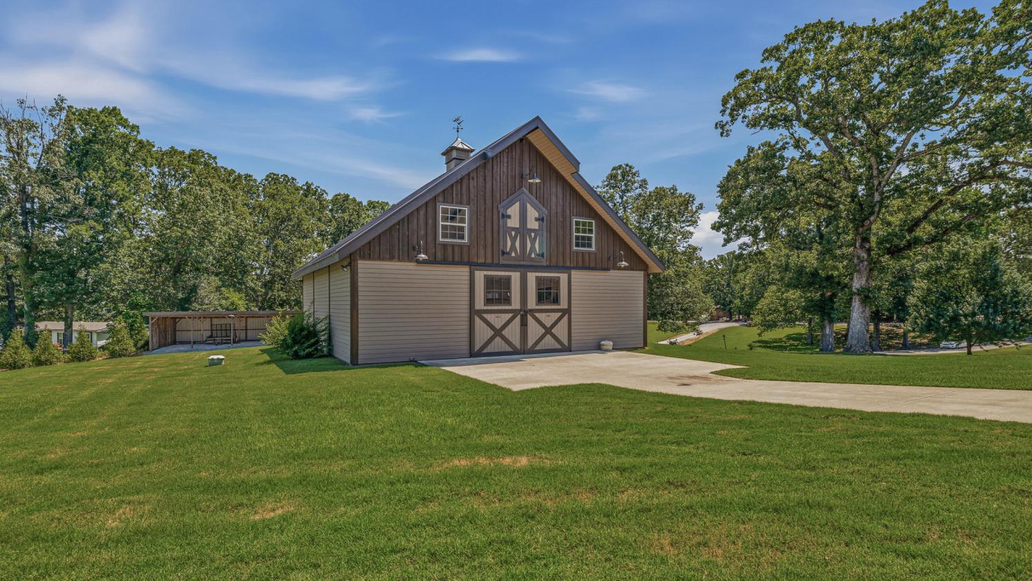 Modern Rustic Estate with Lake, Trails & Barn - photo 3
