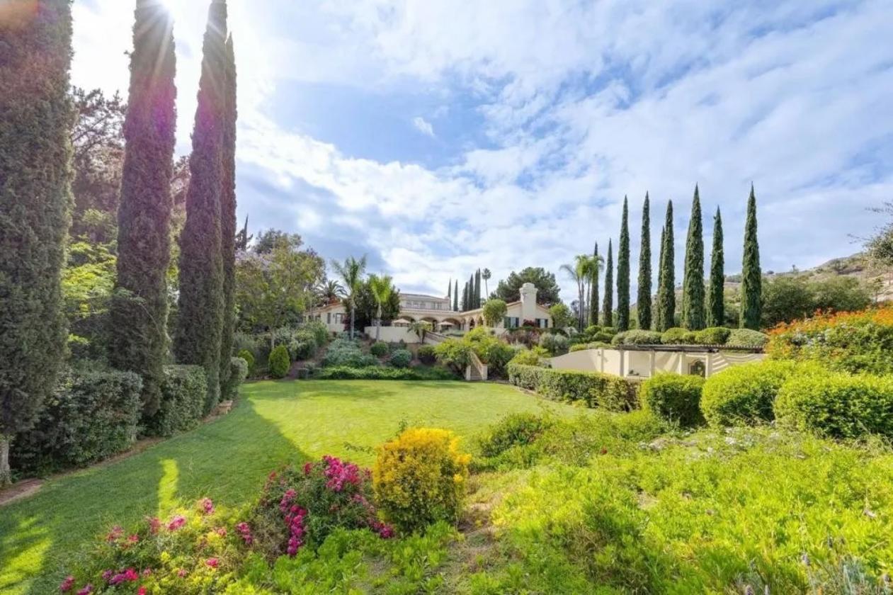 Italian Villa in Prestigious Equestrian Community - photo 10