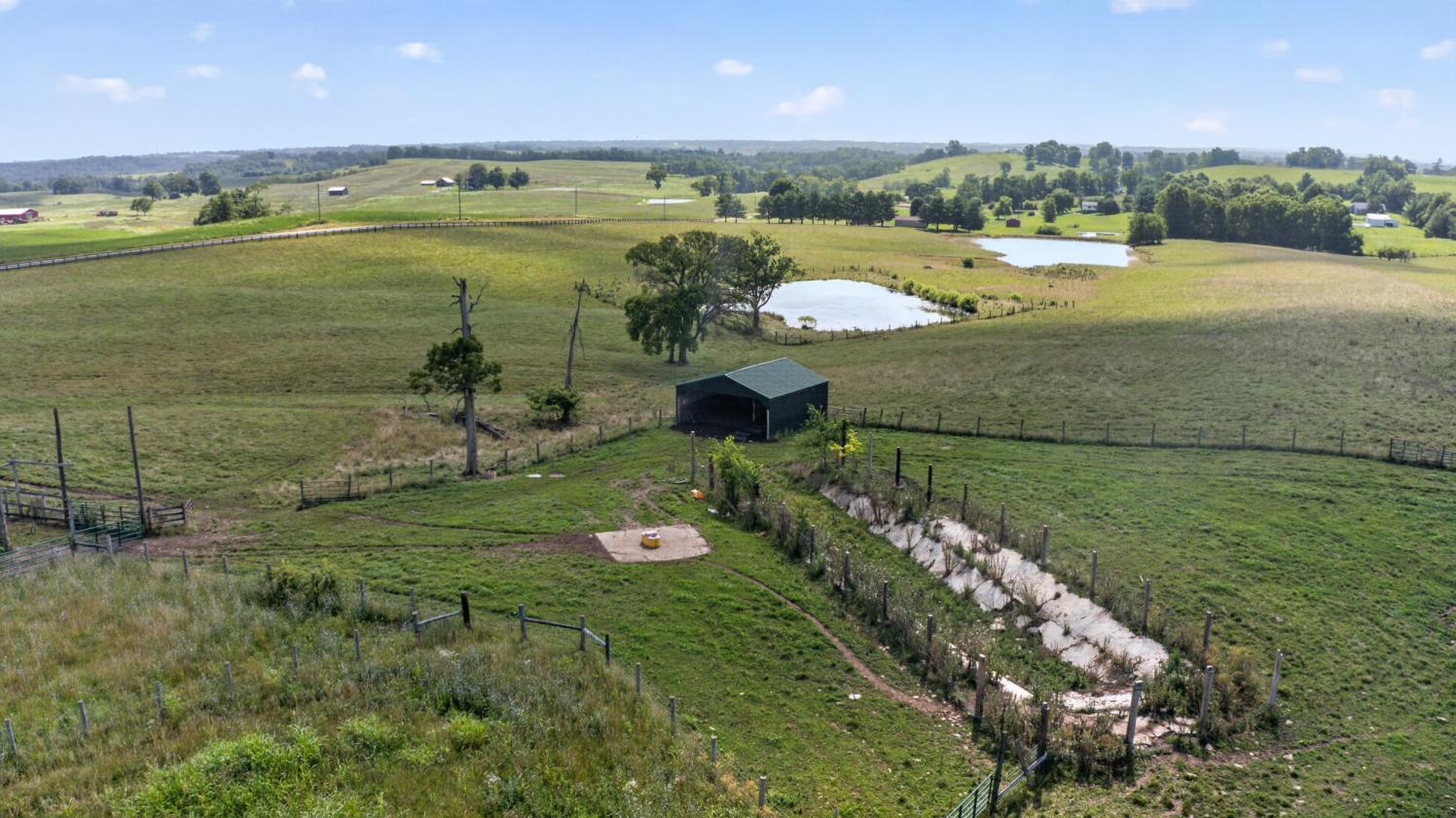 Luxury Estate with 48 acres - photo 7