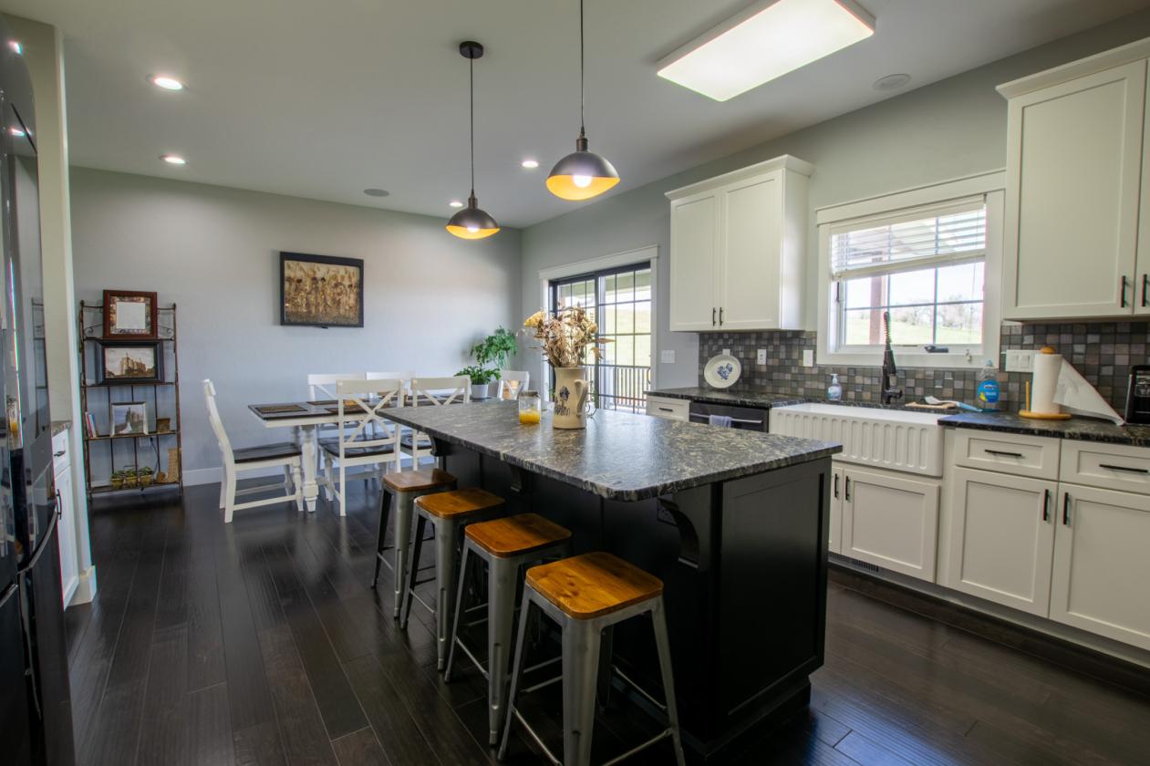 EXECUTIVE EQUESTRIAN ESTATE ON 36+ ACRES - photo 9