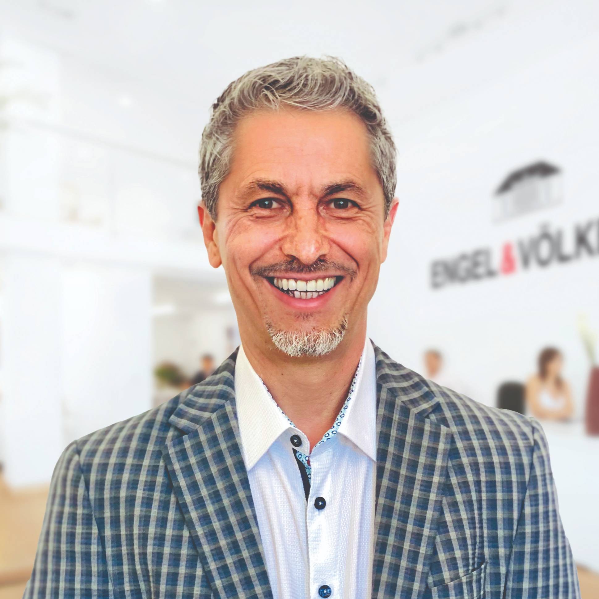 Agent profile picture.