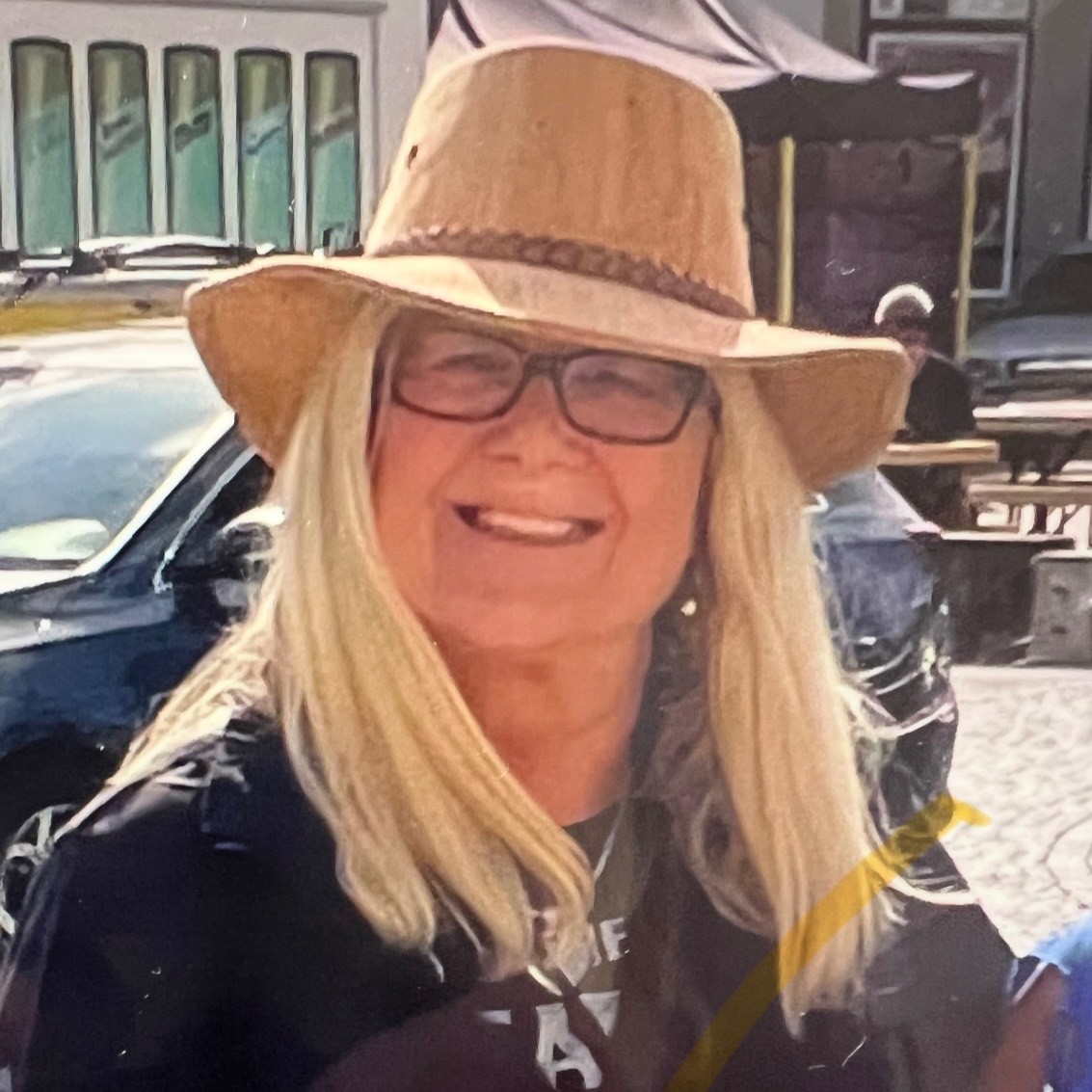 Agent profile picture.