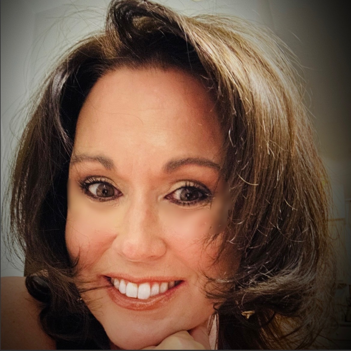 Agent profile picture.